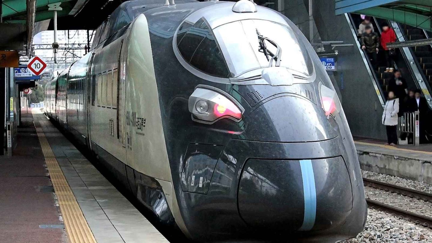 17 World's Best High-Speed Trains You Need to Experience