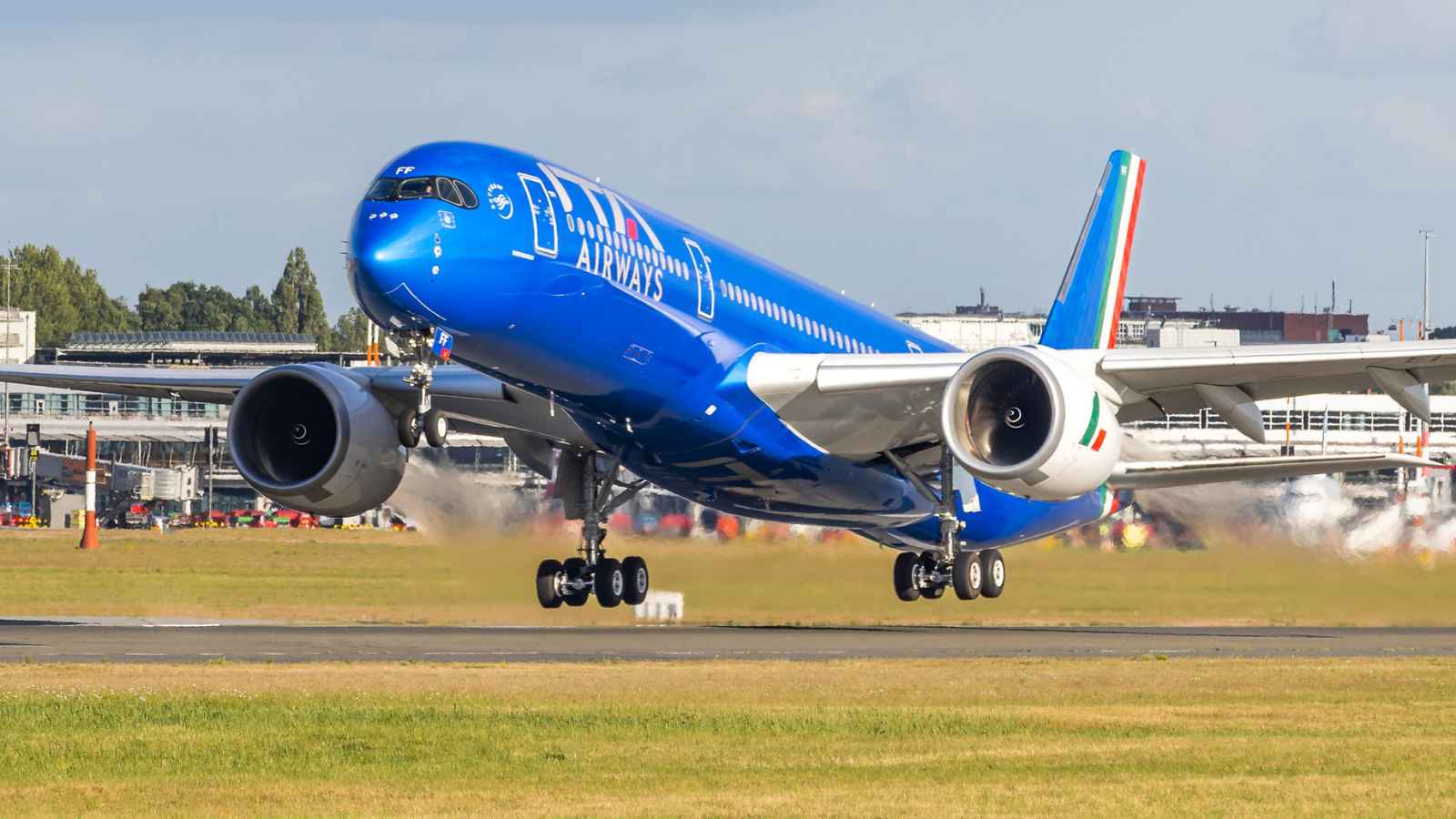 15 Hidden-Gem Airlines That Feel First-Class Without the High Price