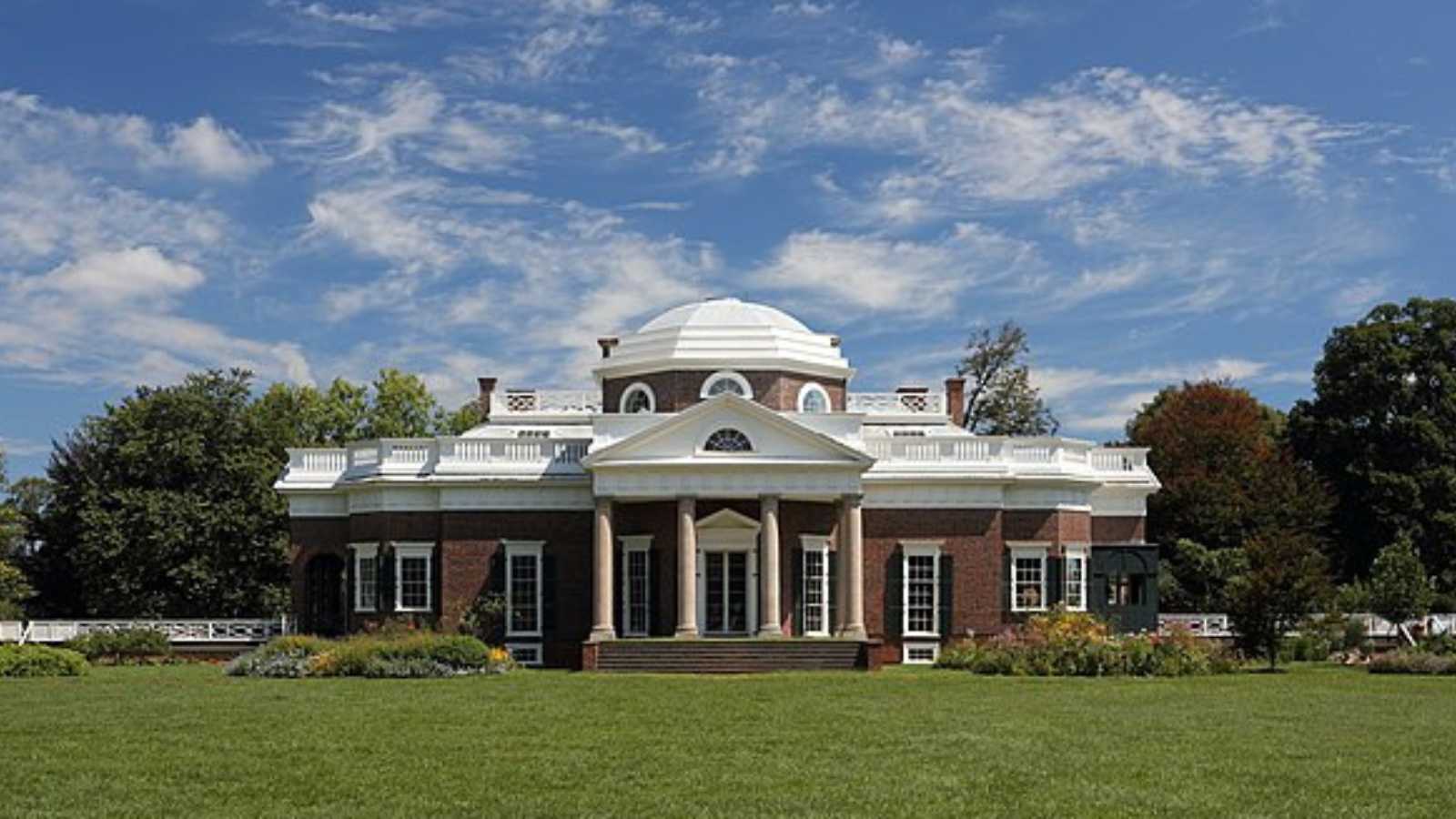 Step Inside: The Most  Breathtaking Historical Homes Ever Ranked