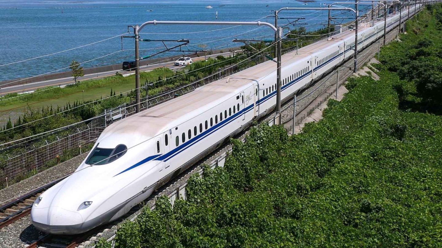 17 World's Best High-Speed Trains You Need to Experience