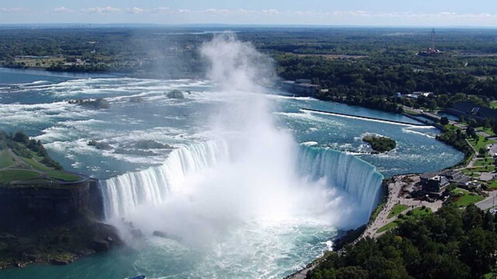 Breathtaking Water Displays Around the World That Will Leave You Speechless