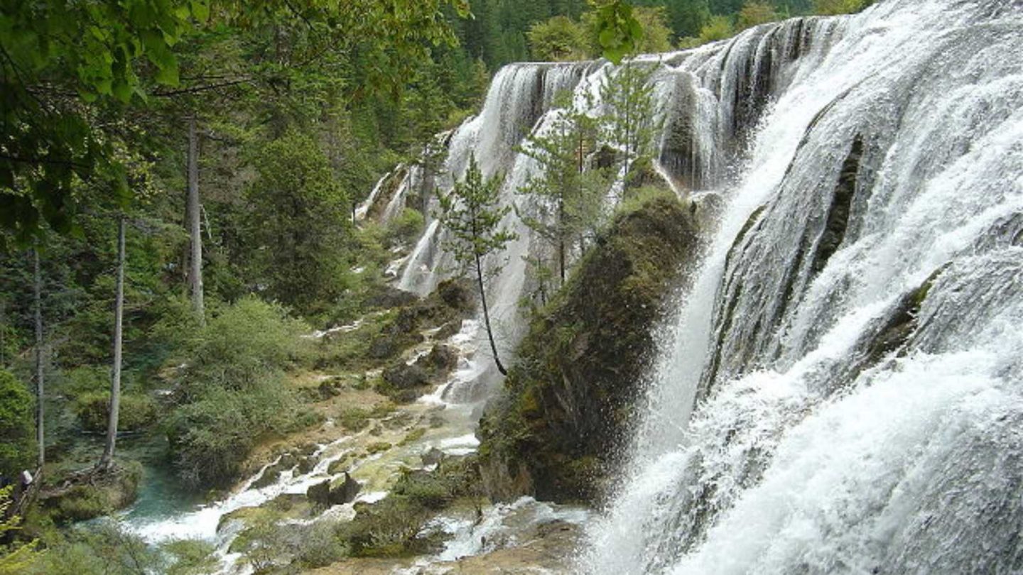 Breathtaking Water Displays Around the World That Will Leave You Speechless