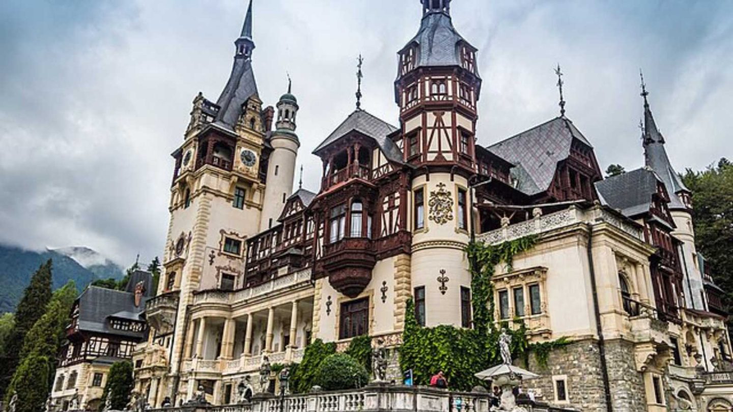 Step Inside: The Most Breathtaking Historical Homes Ever Ranked
