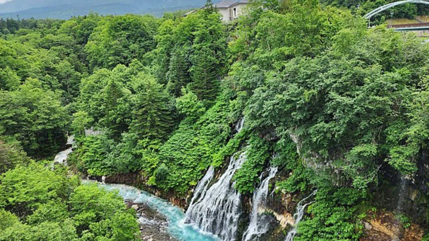 Breathtaking Water Displays Around the World That Will Leave You Speechless