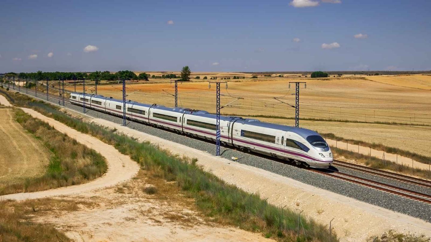 17 World's Best High-Speed Trains You Need to Experience