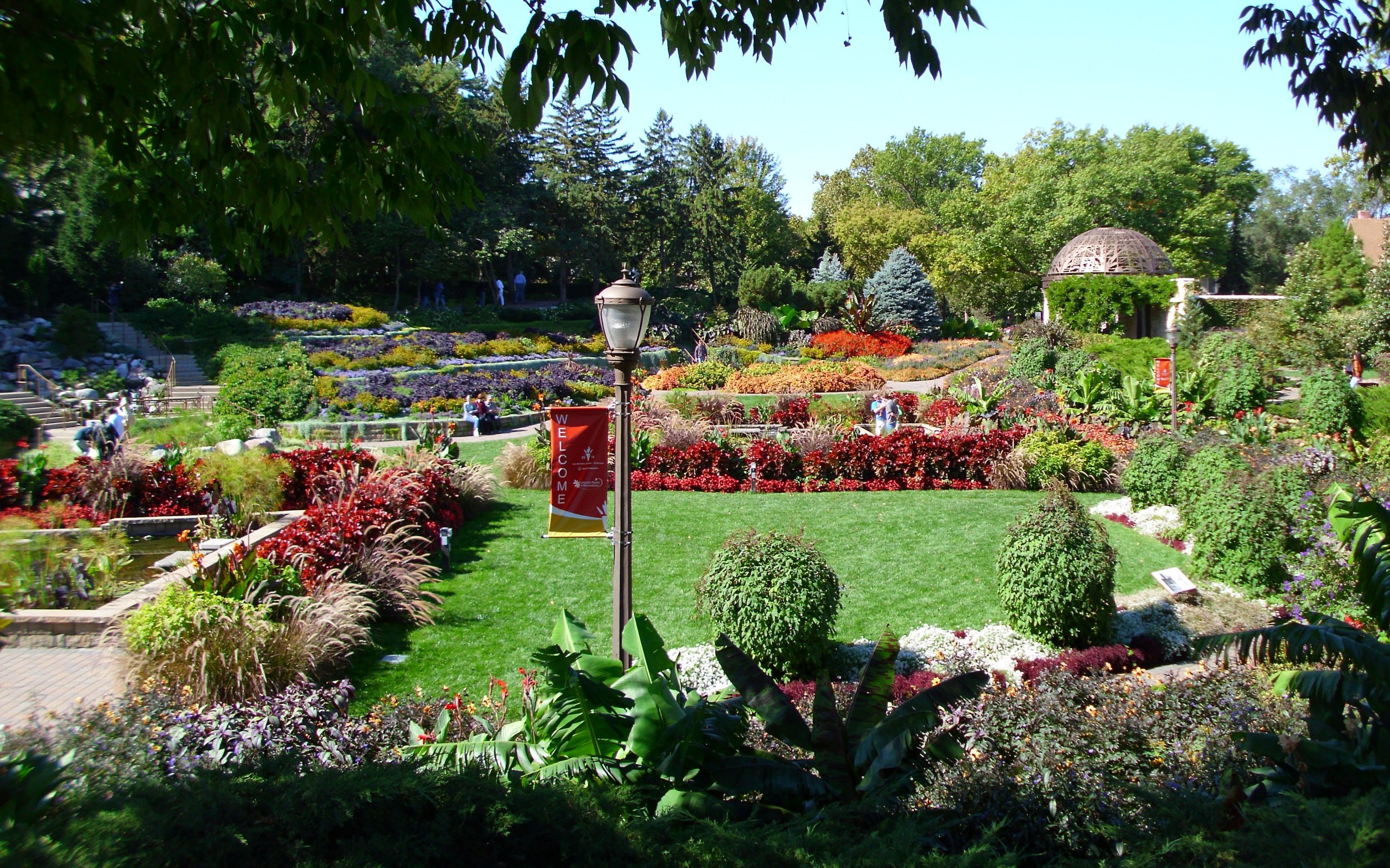 16 Spectacular Gardens You’ll Want to Explore in Person