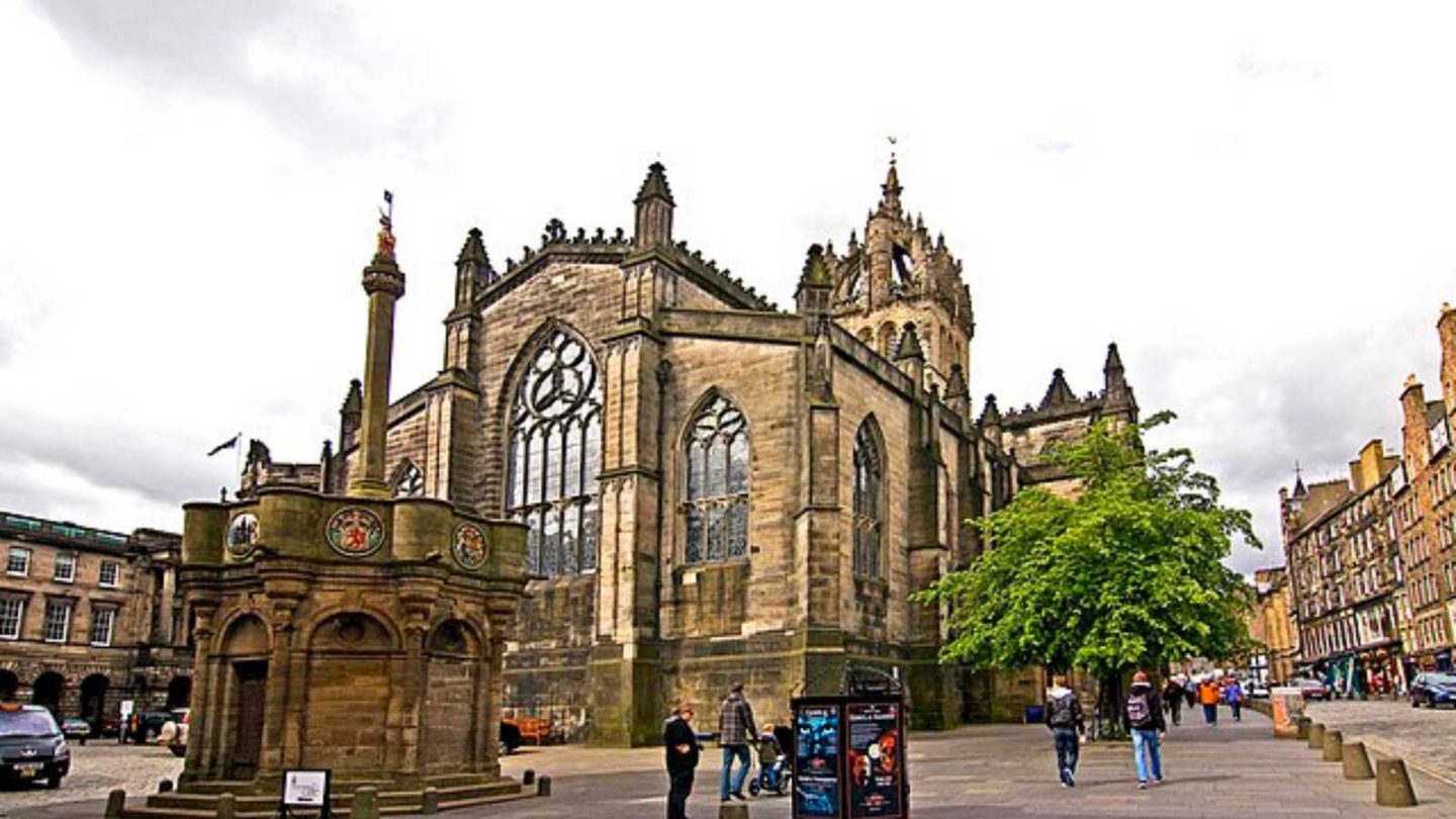 Breathtaking Historic Streets Around the World You Need to See