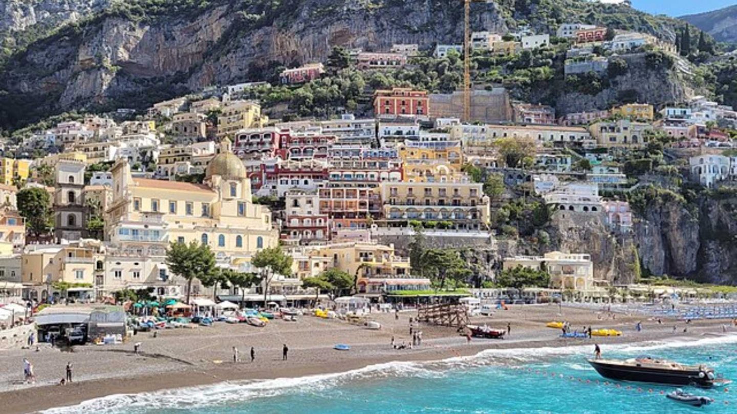 Enchanting Routes for the Ultimate Scenic Escape