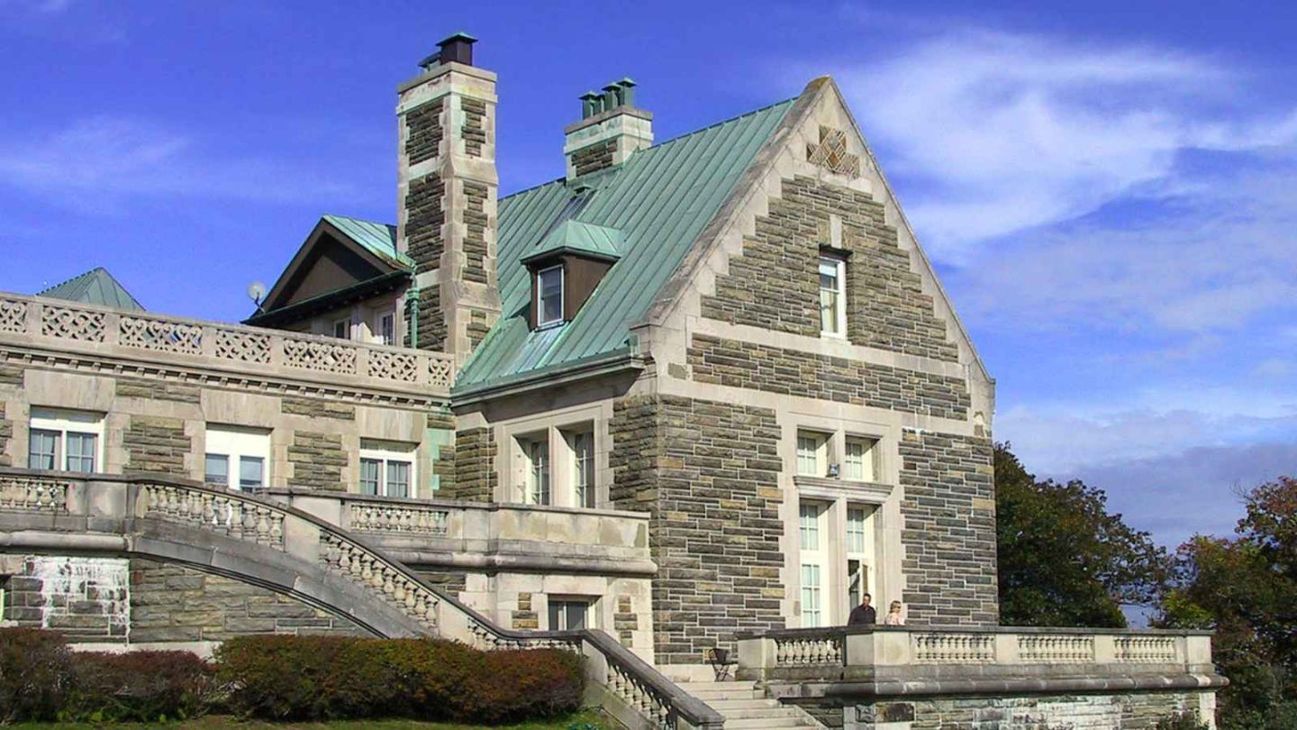 15 Opulent Historic Mansions in the Hudson Valley & Upstate NY Built by America’s Wealthiest Dynasties