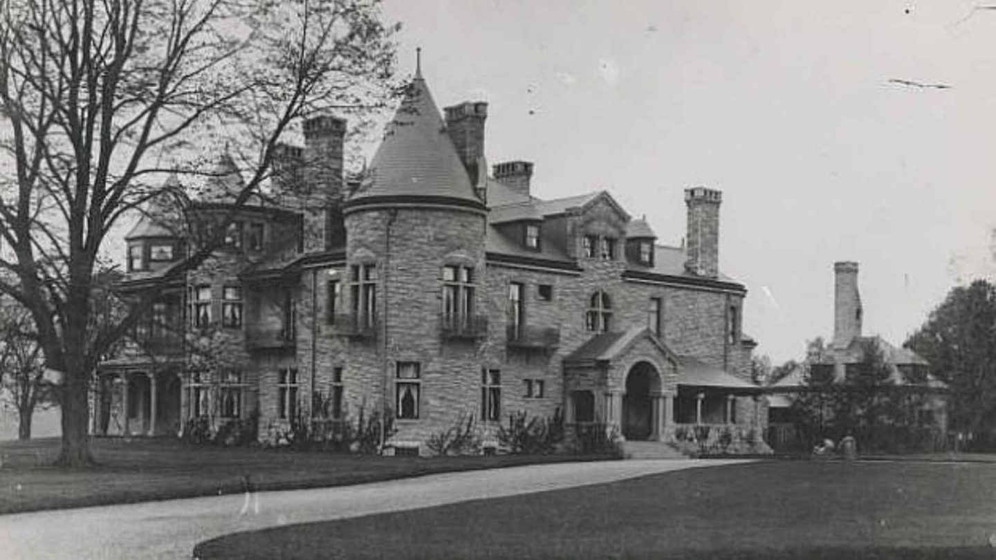 15 Opulent Historic Mansions in the Hudson Valley & Upstate NY Built by America’s Wealthiest Dynasties