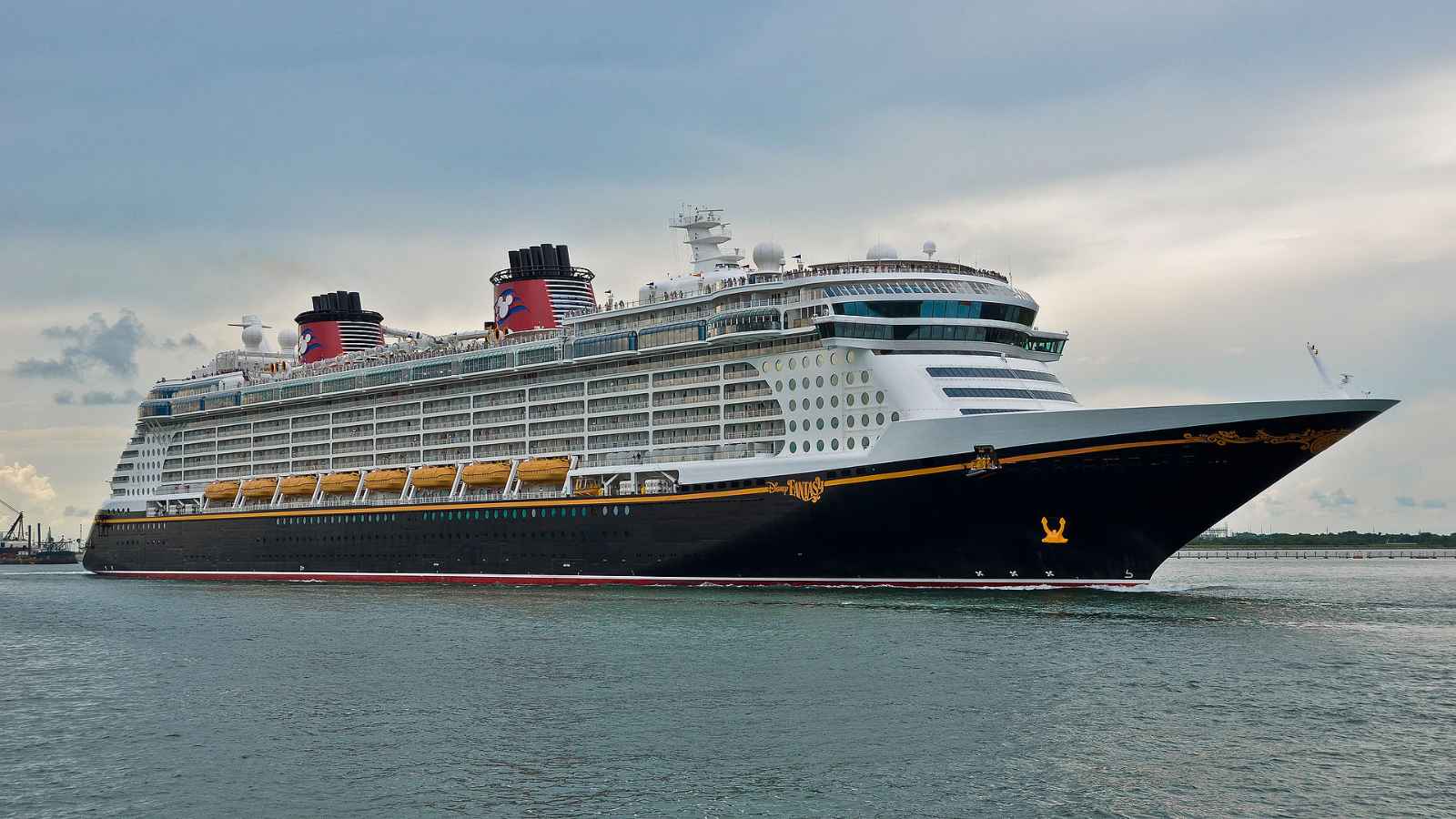17 Oldest Cruise Lines Still Sailing the Seas Today