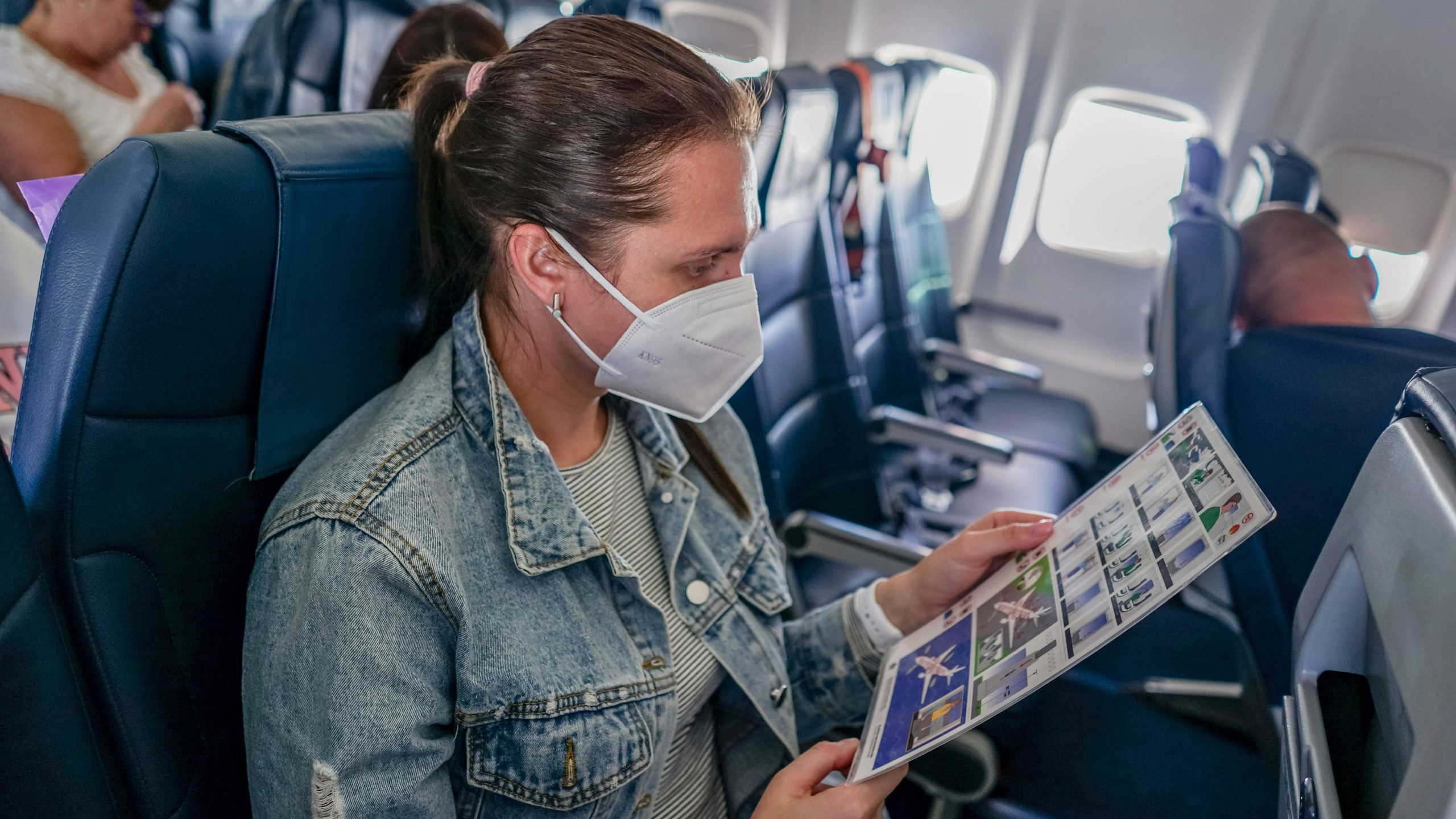 15 Hidden Perks of Flying Economy in the United States That Nobody Talks About