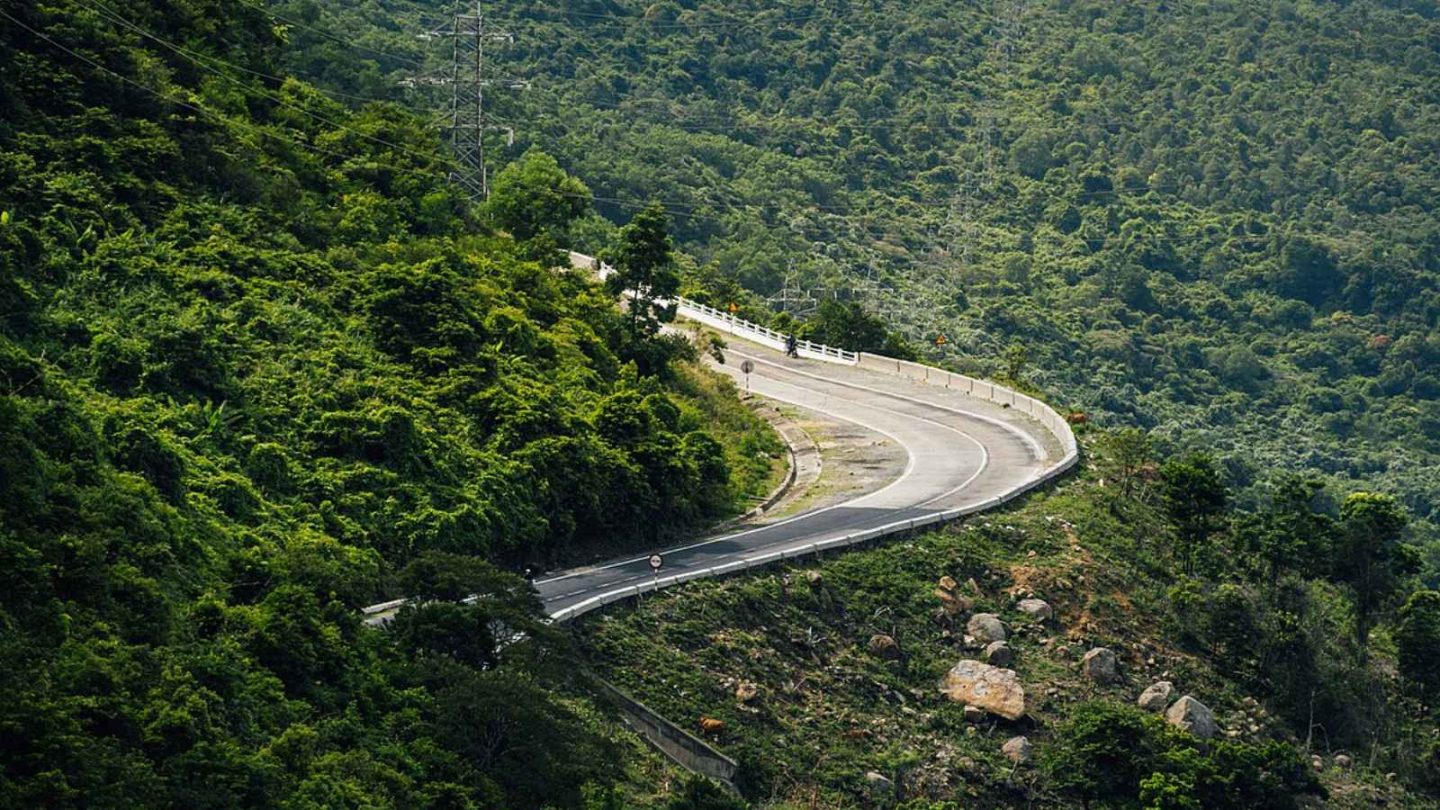 14 Breathtaking Roads Every Driver Should Add to Their Bucket List