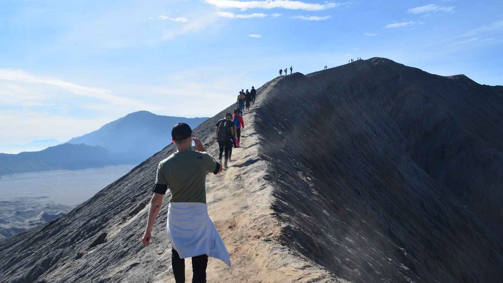 15 Scenic Hiking Trails in America You Have to See to Believe  