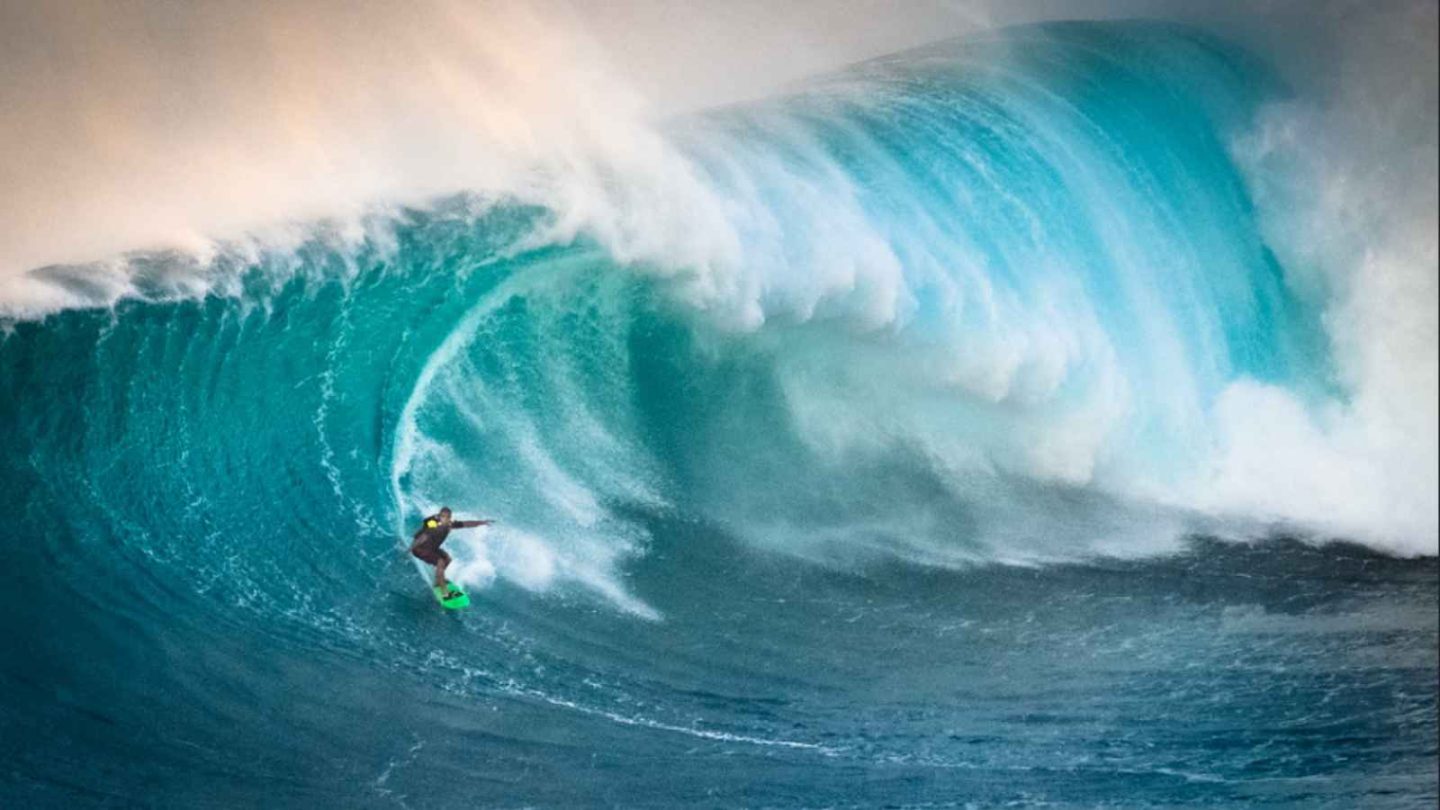 12 Fascinating Places in the World With Huge Waves