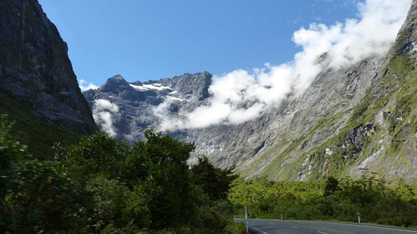 Enchanting Routes for the Ultimate Scenic Escape