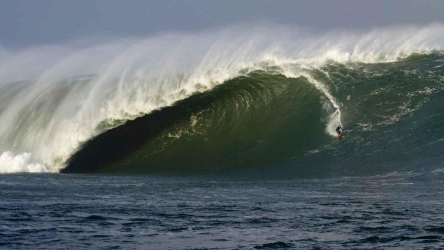 12 Fascinating Places in the World With Huge Waves