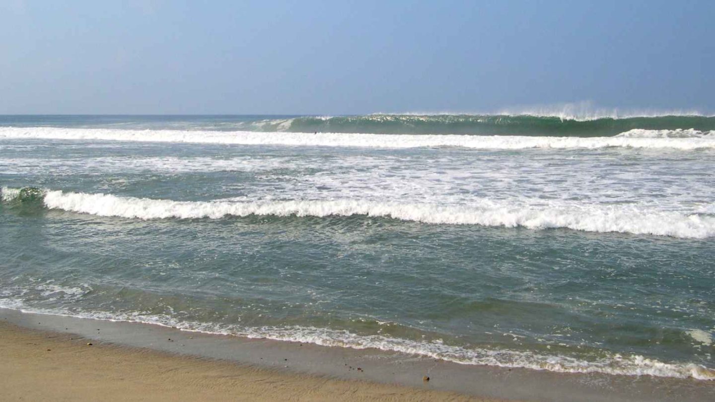 12 Fascinating Places in the World With Huge Waves