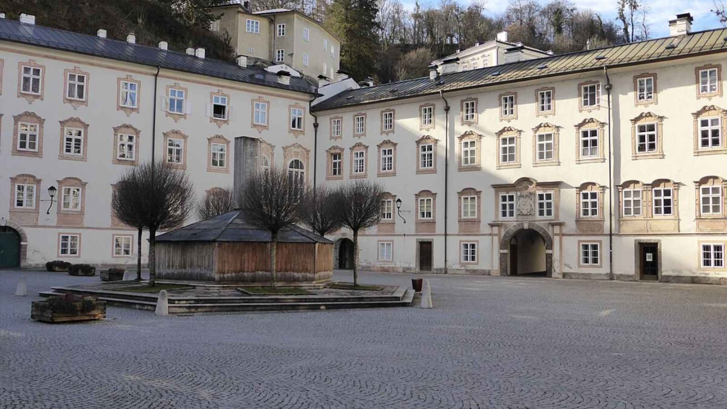 15 Oldest Restaurants in the World Still Serving Today