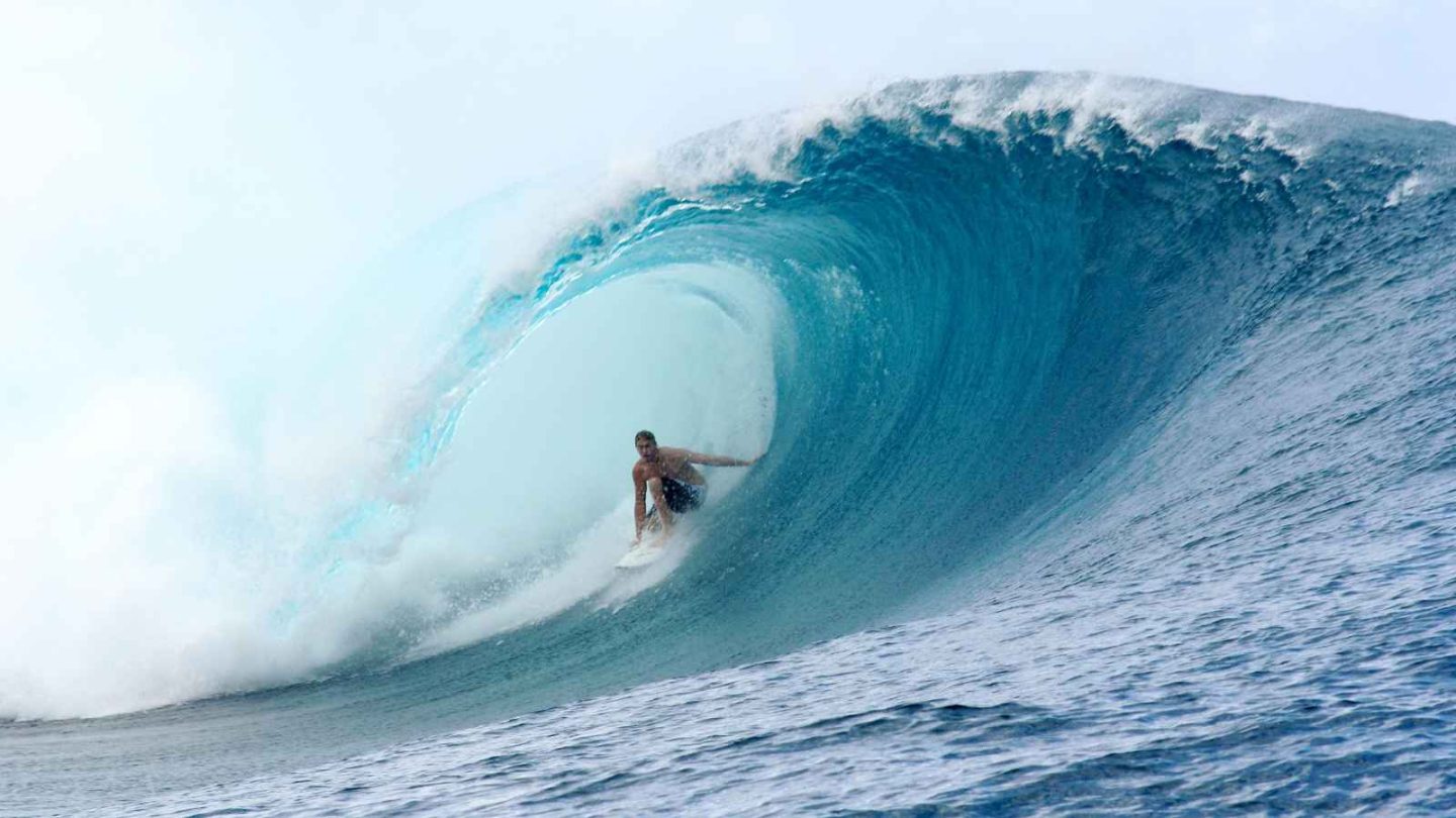 12 Fascinating Places in the World With Huge Waves