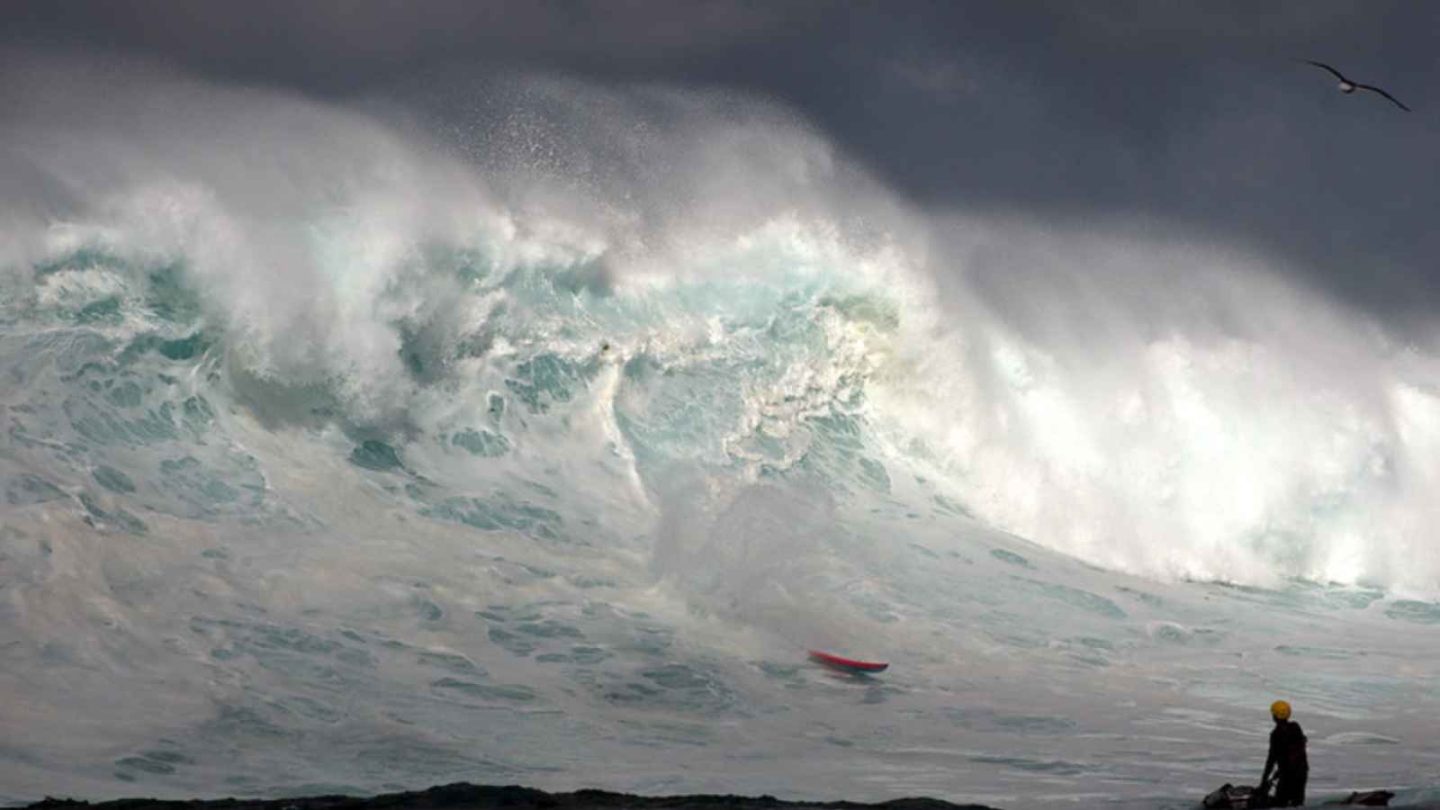 12 Fascinating Places in the World With Huge Waves