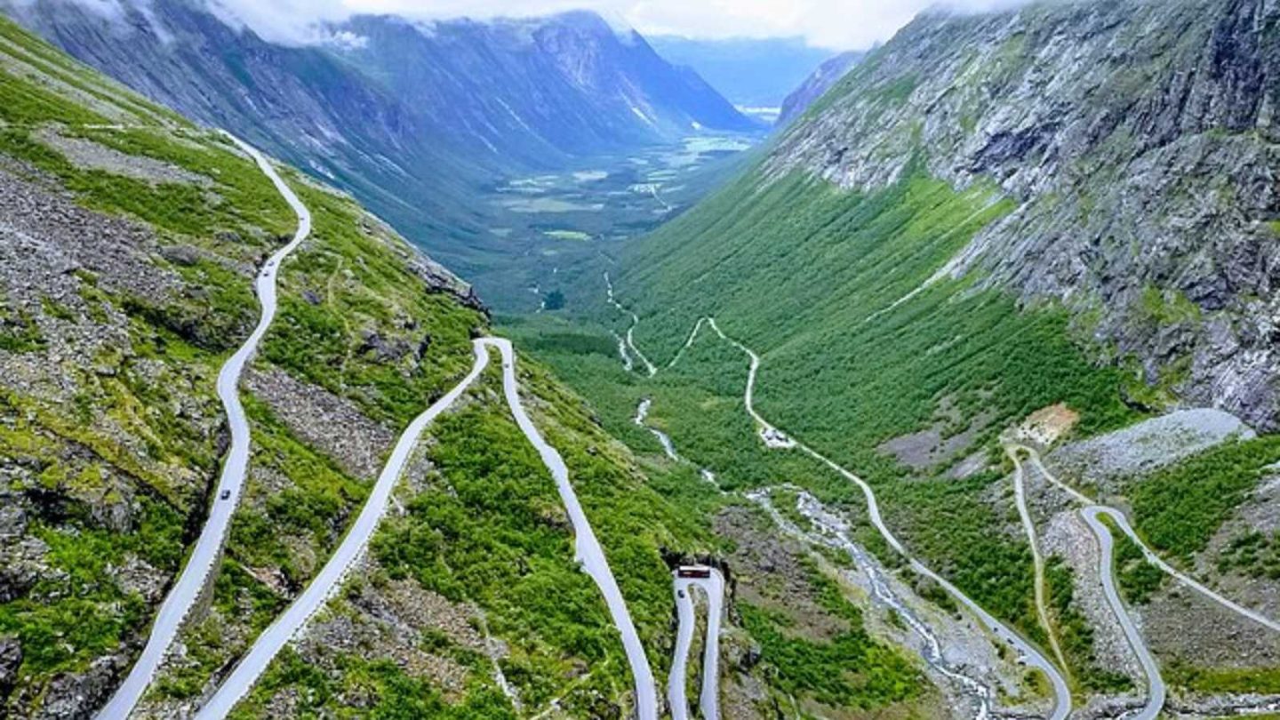 Enchanting Routes for the Ultimate Scenic Escape