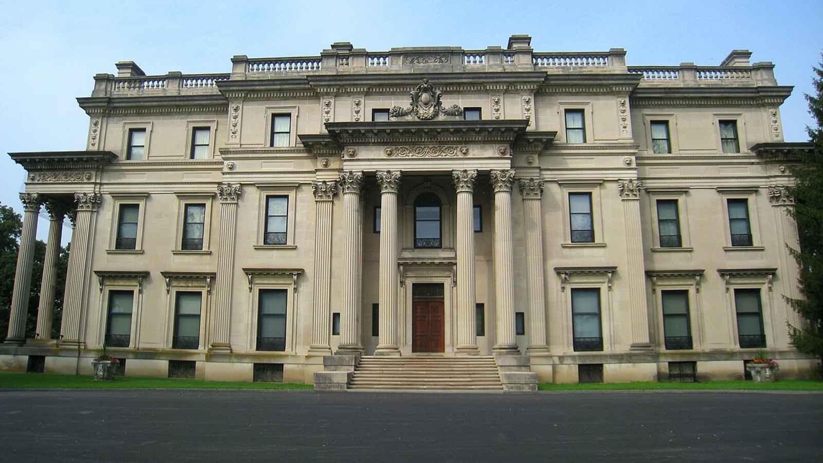 15 Opulent Historic Mansions in the Hudson Valley & Upstate NY Built by America’s Wealthiest Dynasties