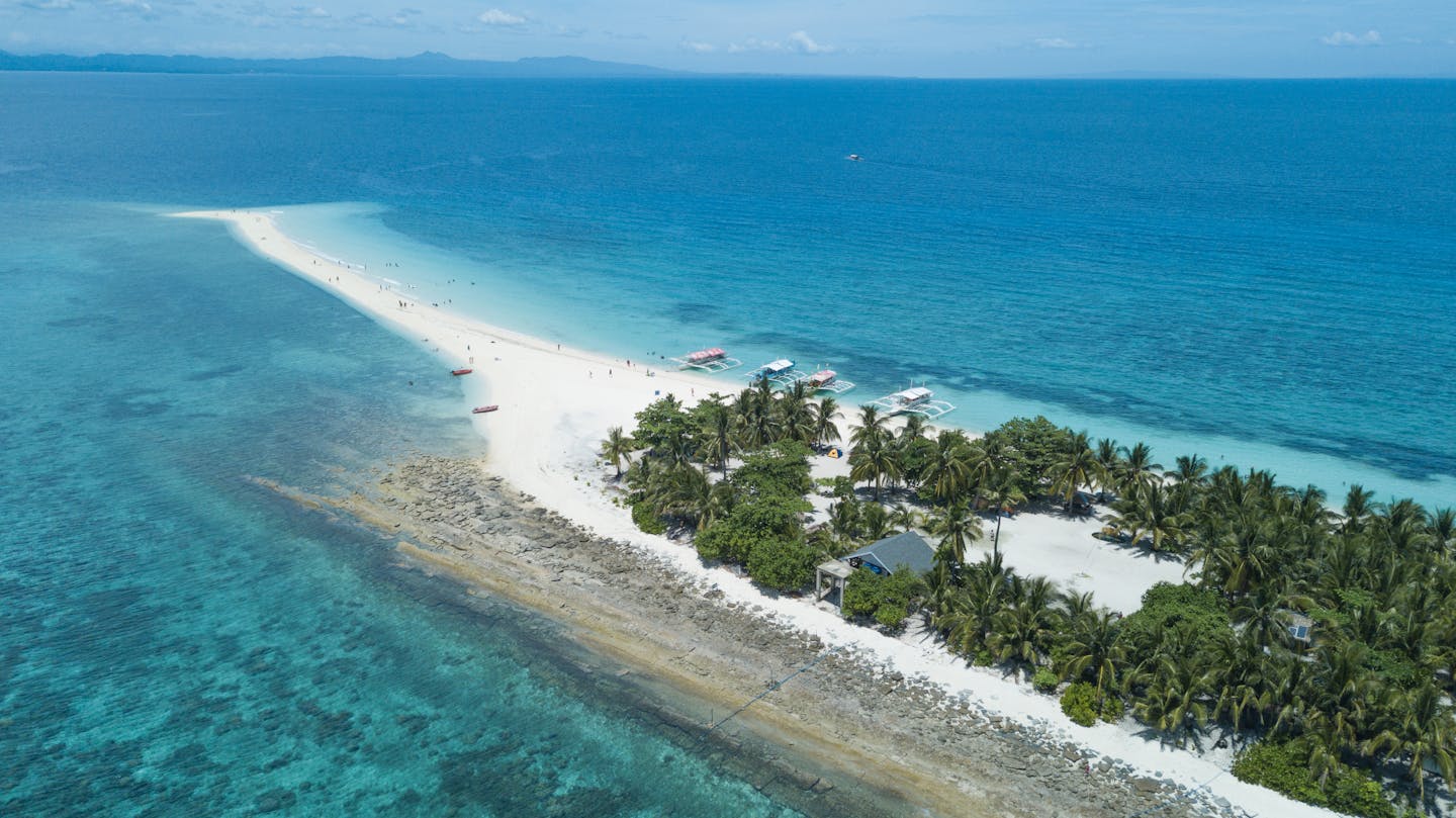 Discover the breathtaking beauty of Kalanggaman Island, a tropical paradise with white sand beaches in the Philippines.
