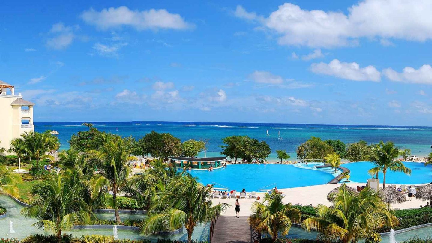 15 Luxurious Adults-Only Resorts for the Ultimate Relaxing Getaway