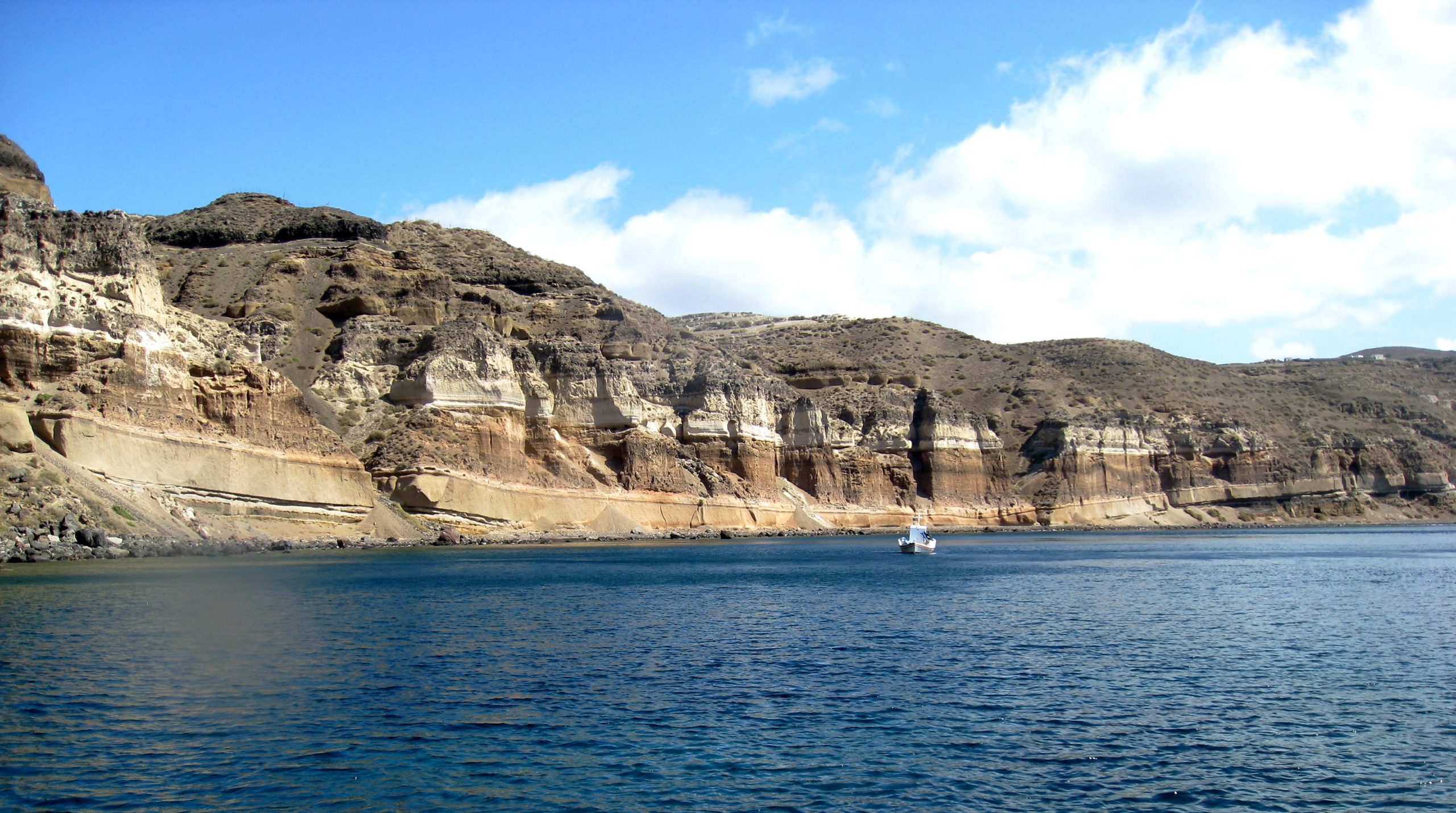 15 Best Beaches in Santorini for Every Traveler