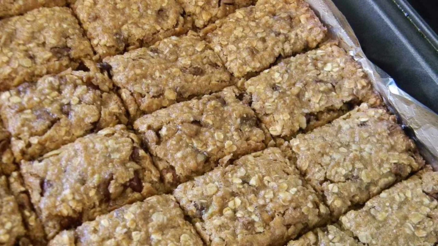 DIY Banana-Based Energy Bars