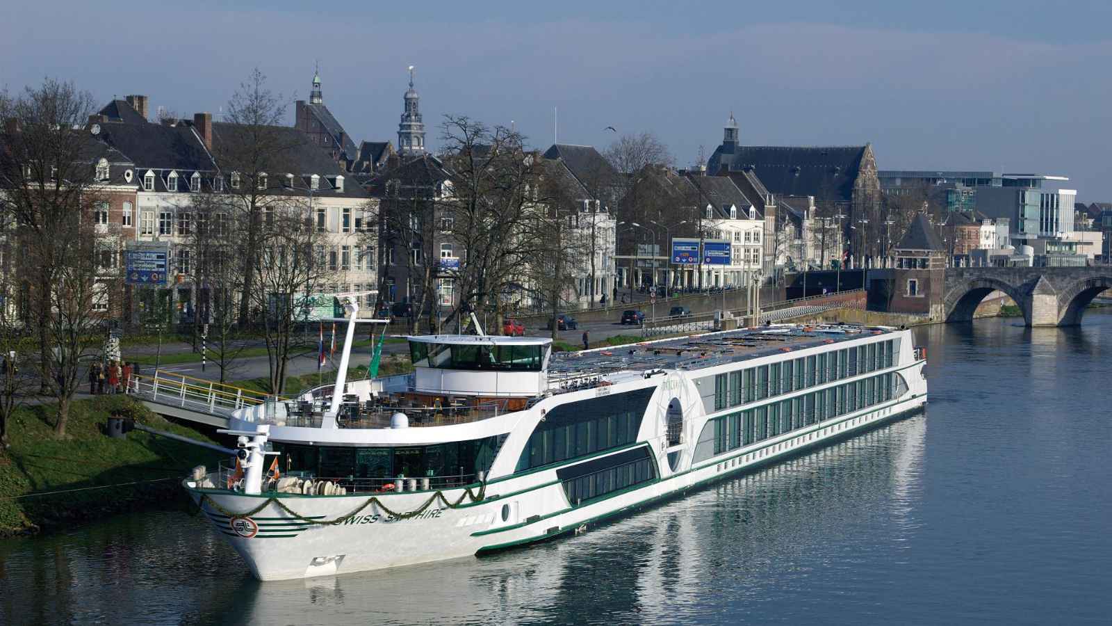 12 Must-Have Travel Deals Worth Every Penny Right Now