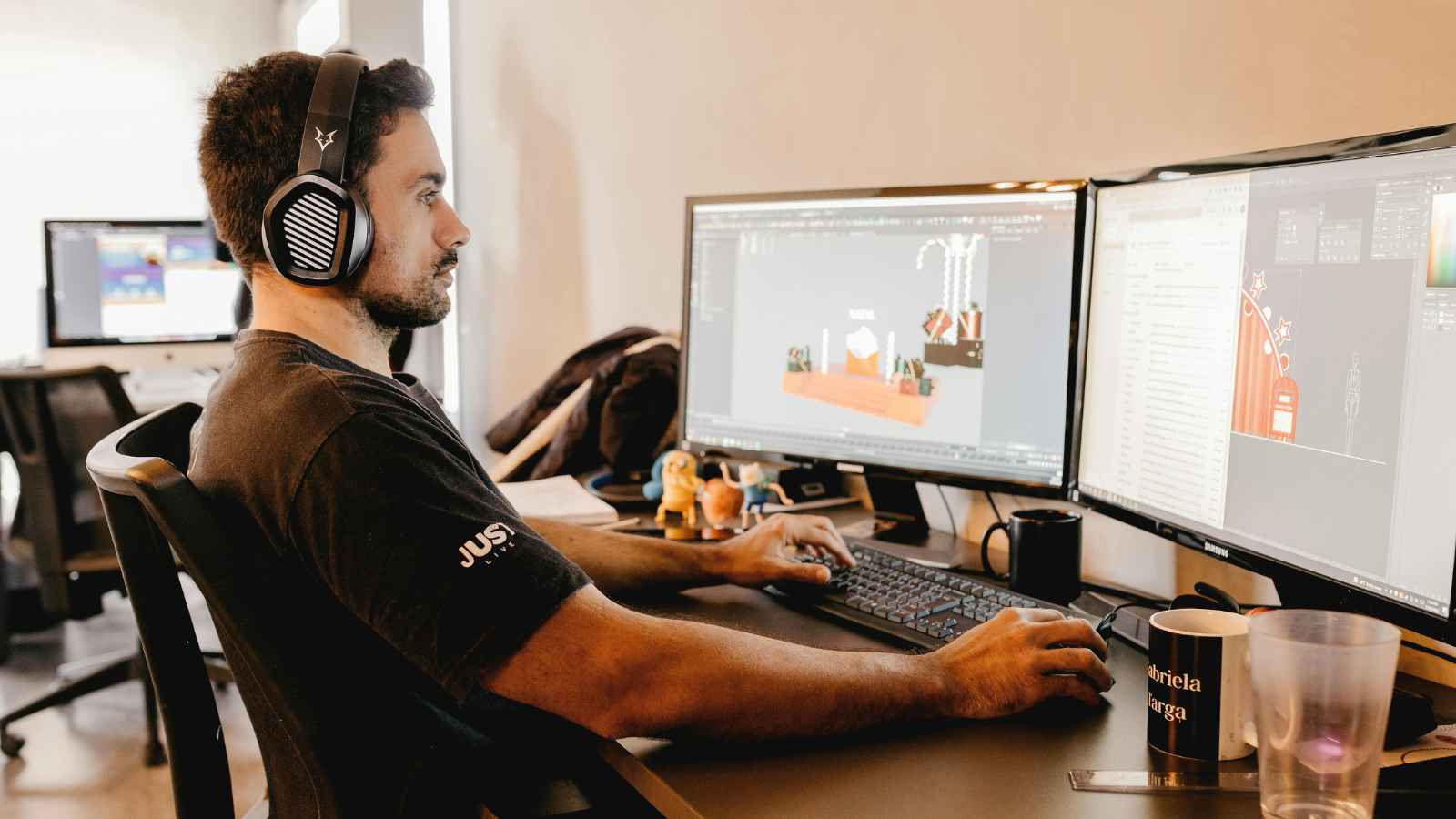 12 Remote Travel-Friendly Jobs with Paid Training You Can Start Today