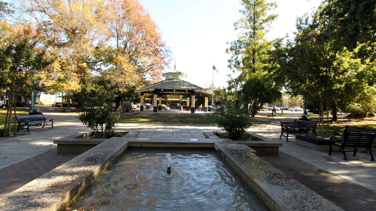 These 15 Small Towns in California Are Pure Magic—And Full of Charm
