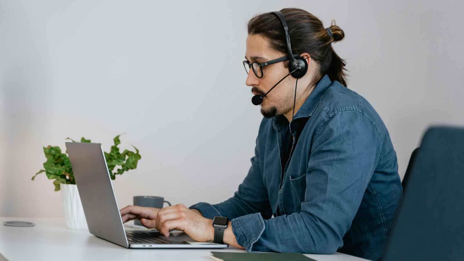 12 Remote Travel-Friendly Jobs with Paid Training You Can Start Today