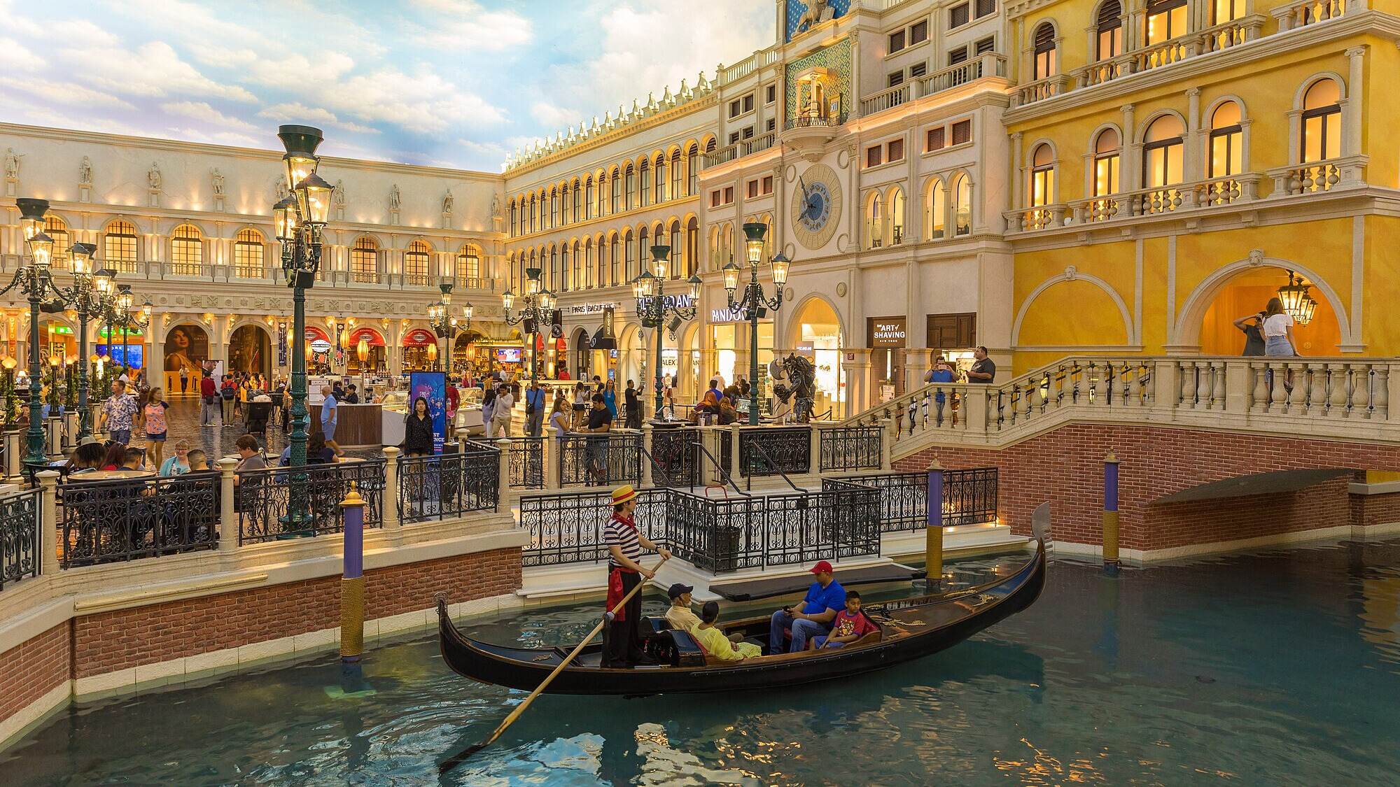 13 Replica Towns in America Built to Look Like Other Countries