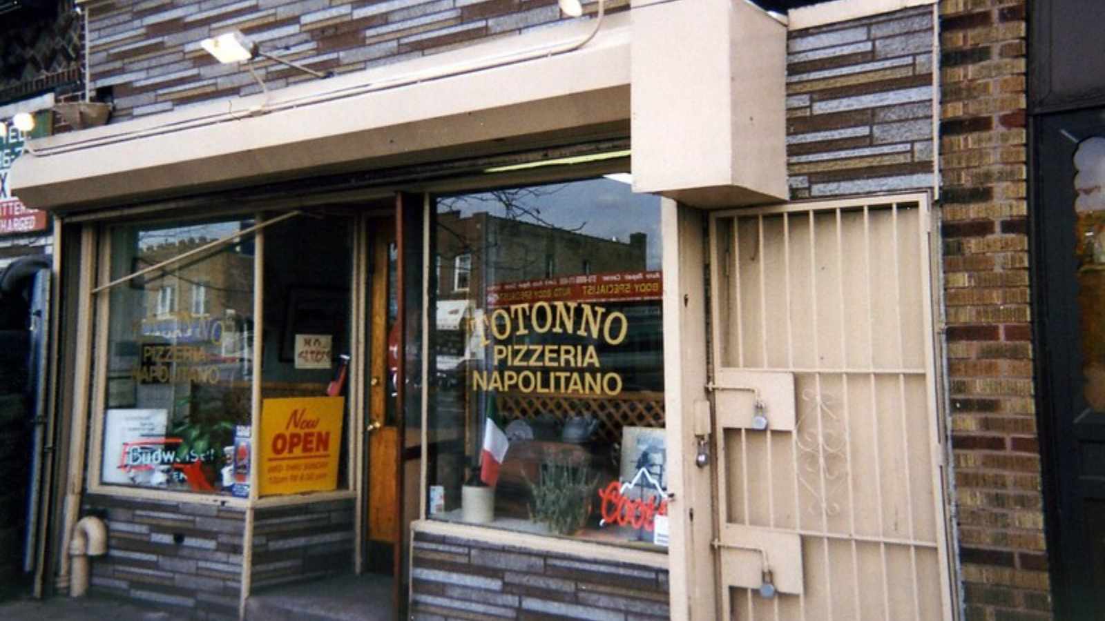Totonno’s Pizzeria Napolitano – Brooklyn, New York