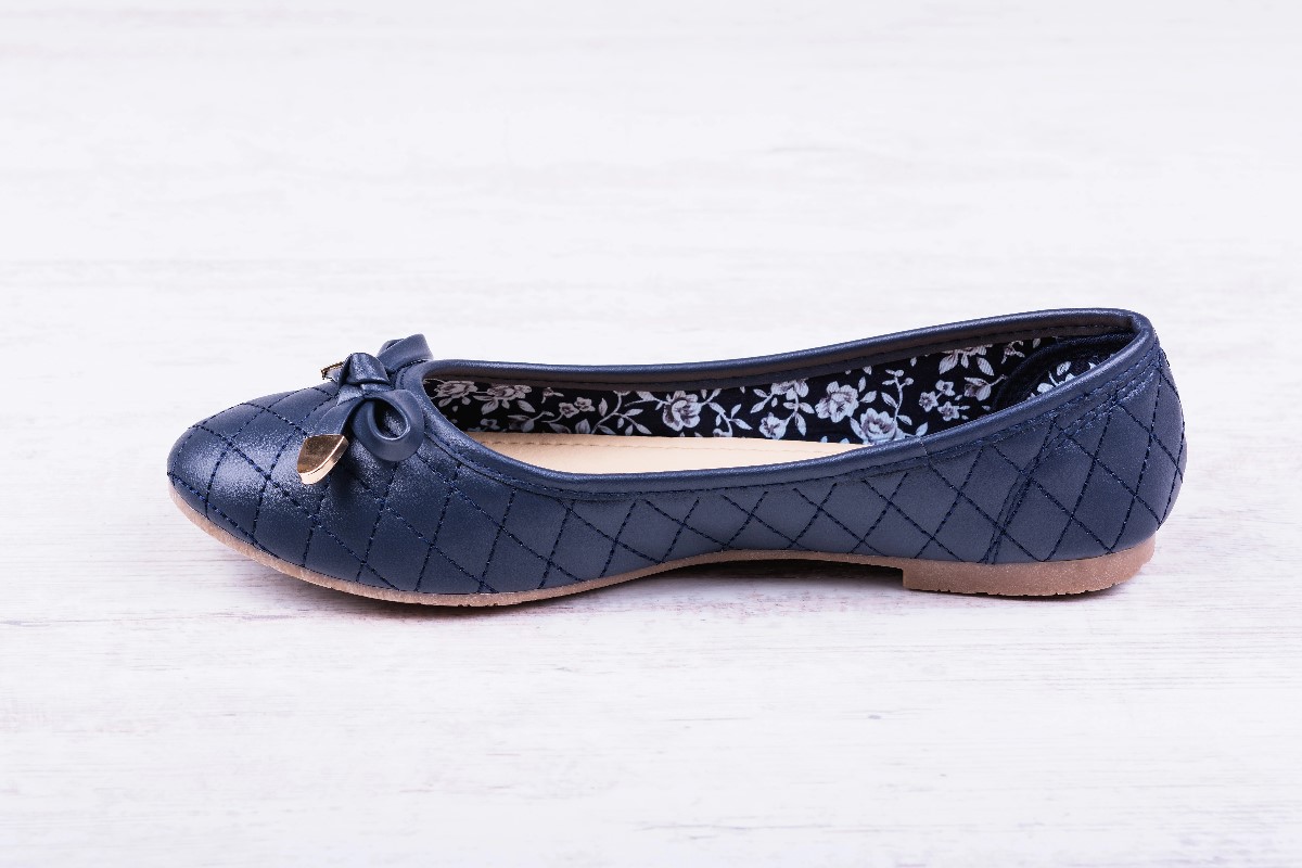 best walking shoes for women travel
