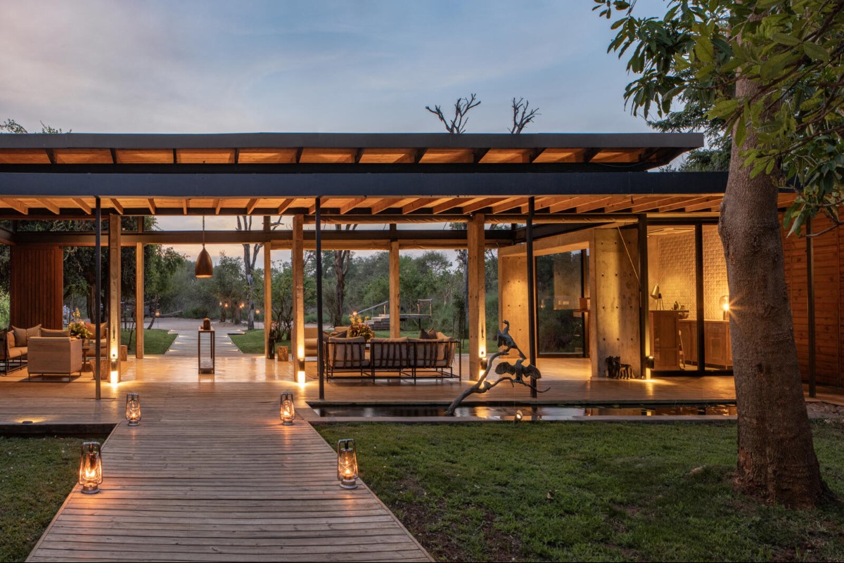 luxury african safari lodge
