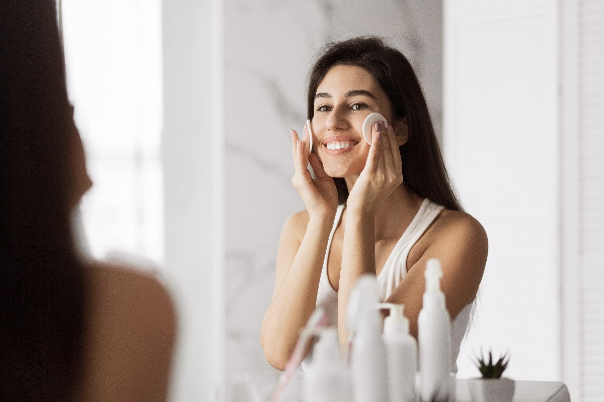 how to pack makeup for travel