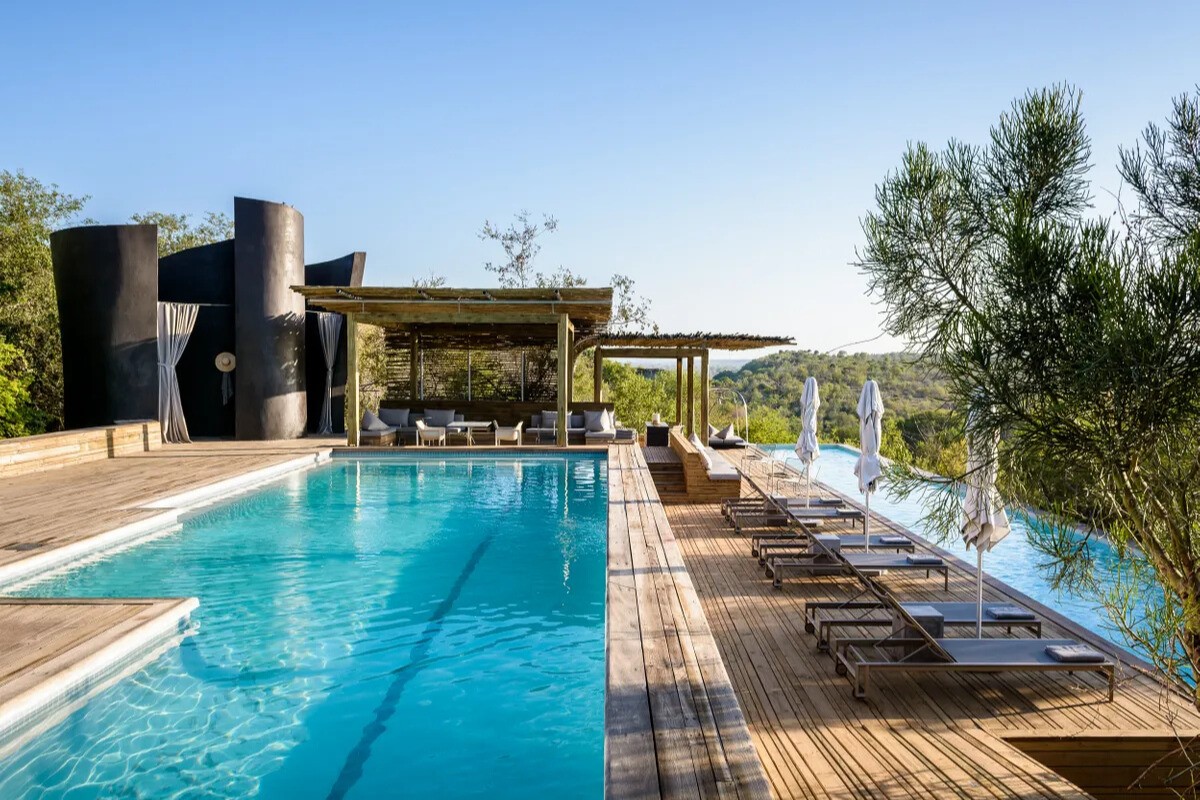 luxury african safari lodge