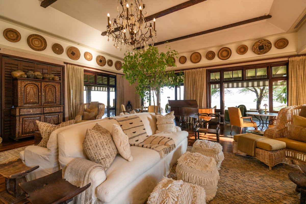 luxury african safari lodge
