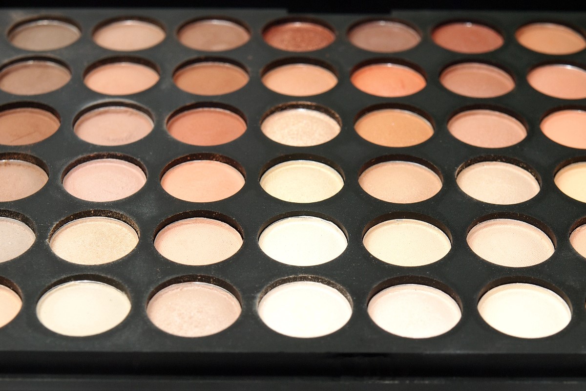 how to pack makeup for travel