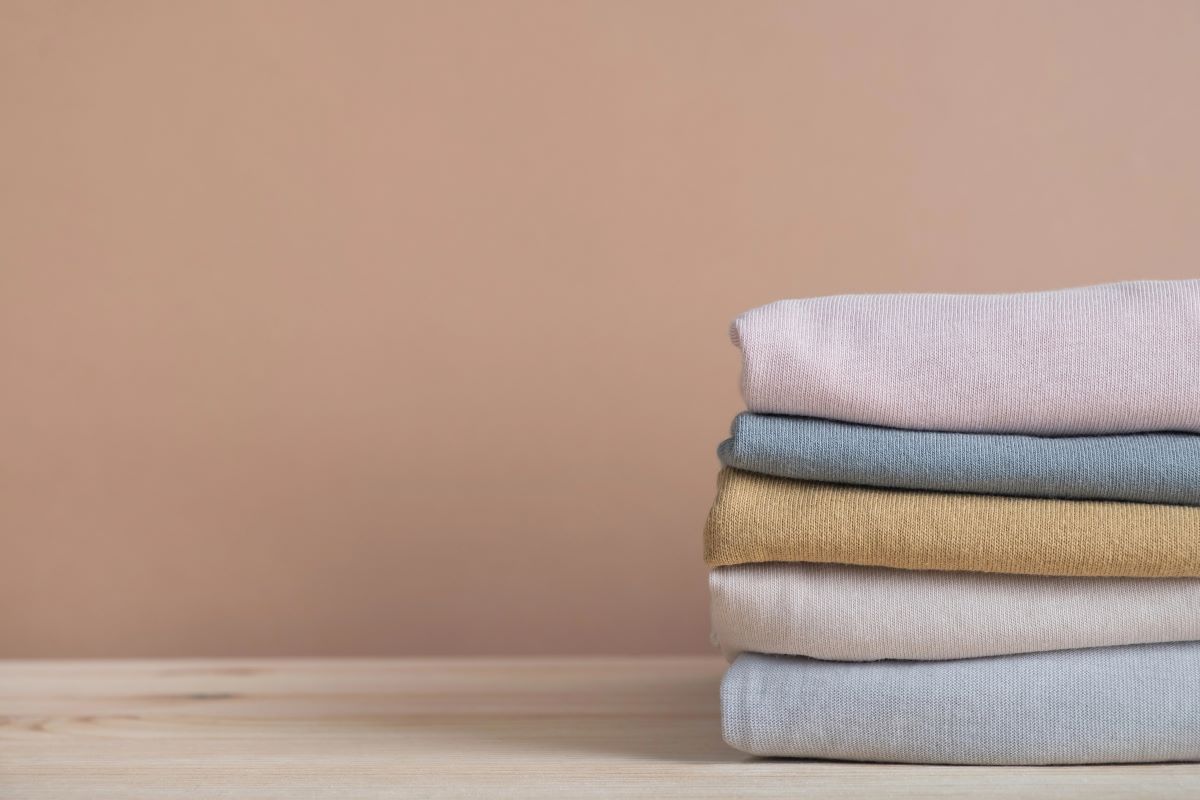 how to fold a shirt for packing