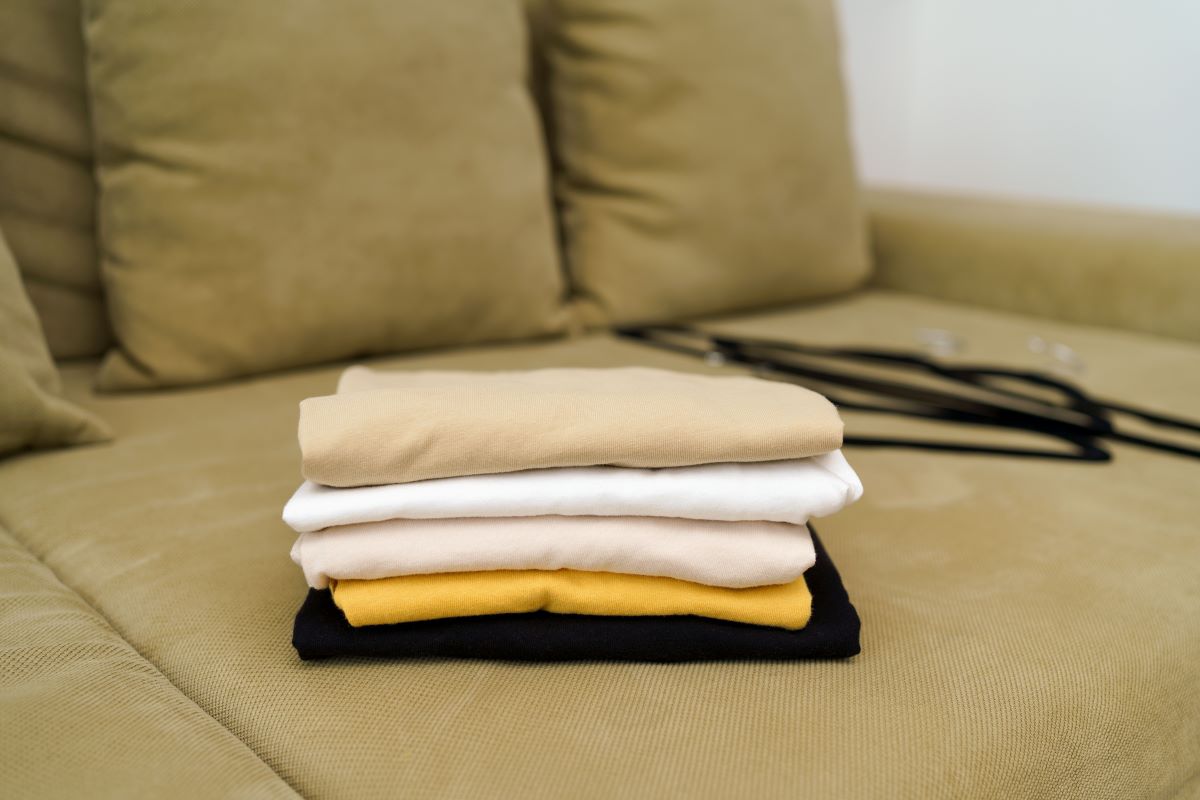 how to fold a shirt for packing