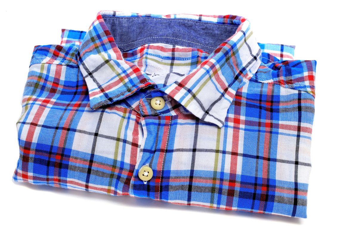 how to roll clothes to pack suitcases