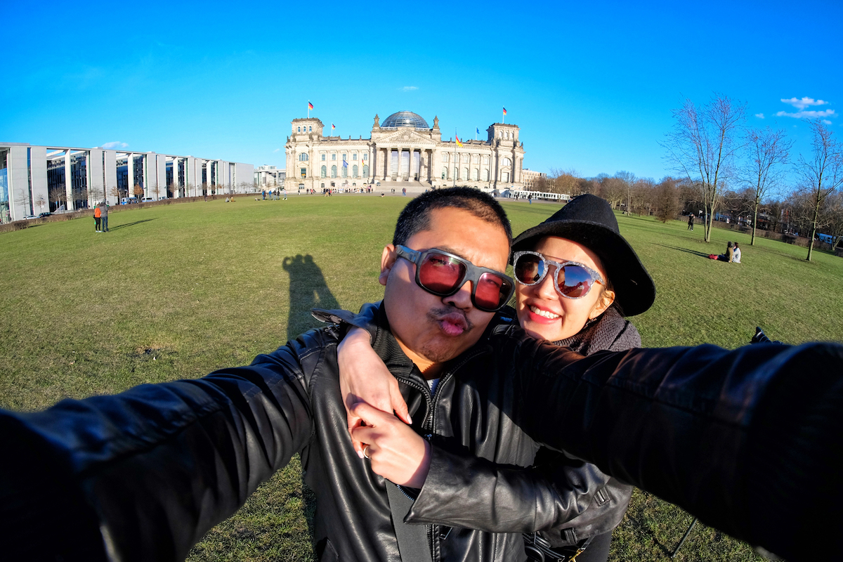 how to pose in front of monuments