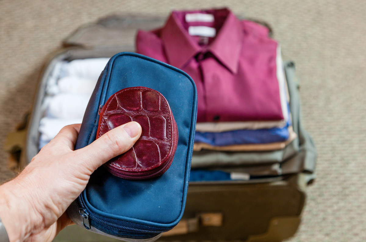 how to fold a shirt for packing