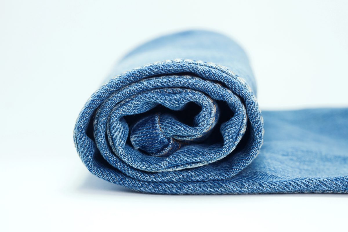 how to roll clothes to pack suitcases