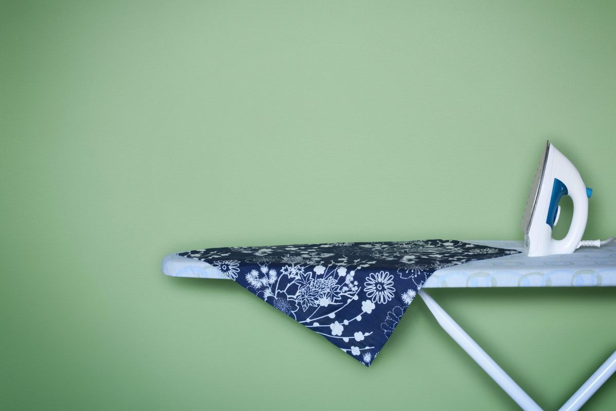 how to roll clothes to pack suitcases